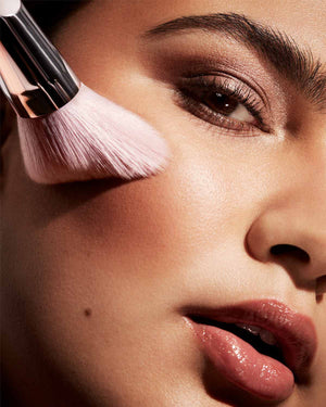 CHEEK-HUGGING BRONZER BRUSH 190,