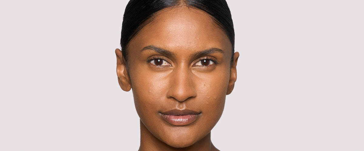 MEDIUM TO FULL COVERAGE. CREASE-PROOF MATTE FINISH.