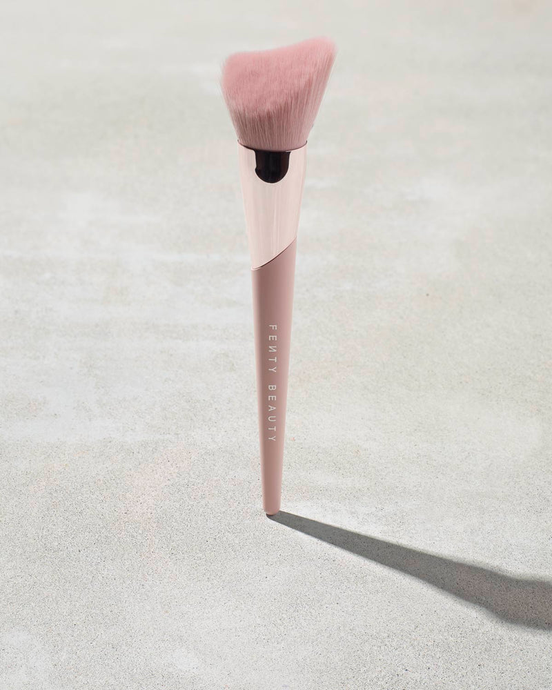 CHEEK-HUGGING BRONZER BRUSH 190, 