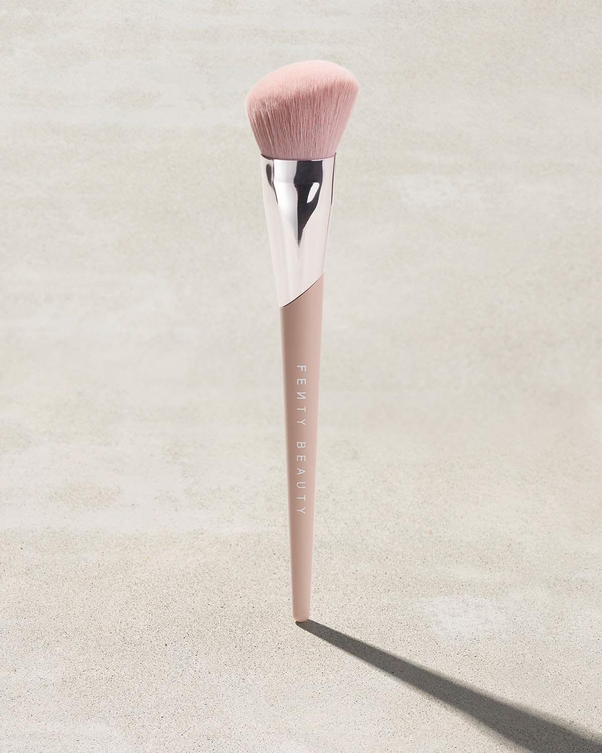 Face Shaping Brush 125 - Fenty Beauty by Rihanna