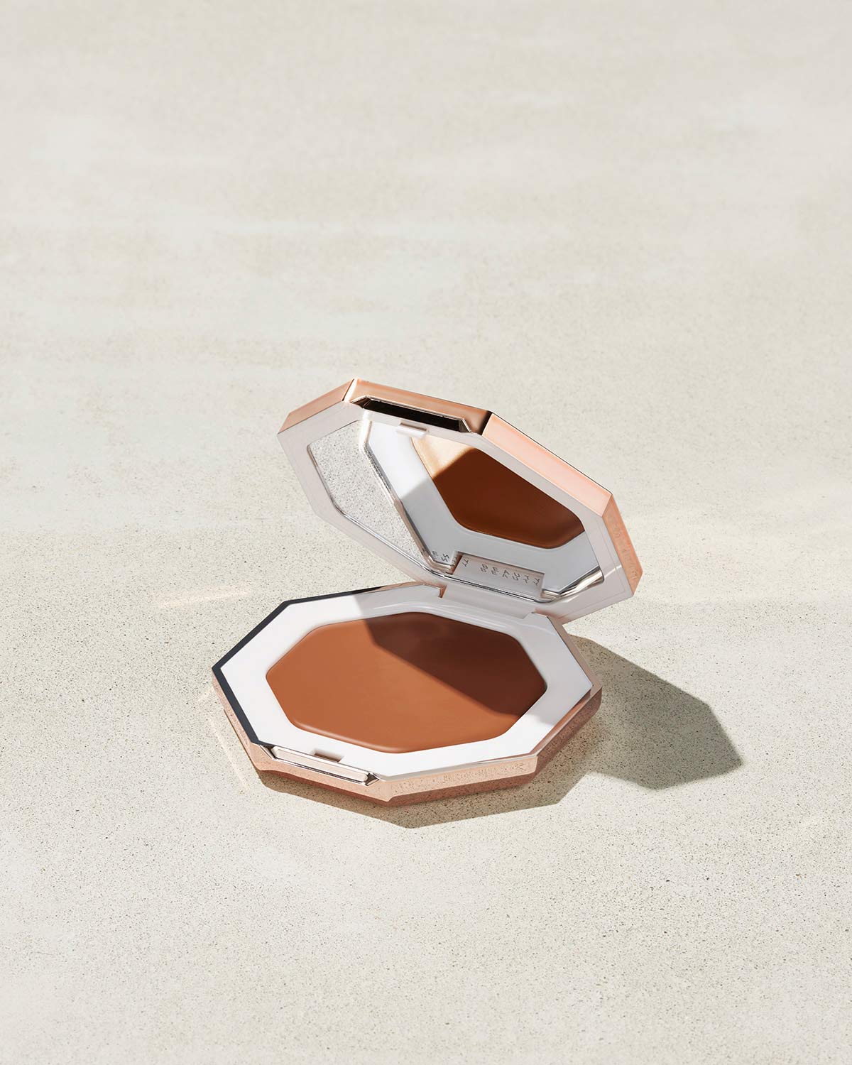 Cheeks Out Freestyle Bronzer — Hunnie Glaze