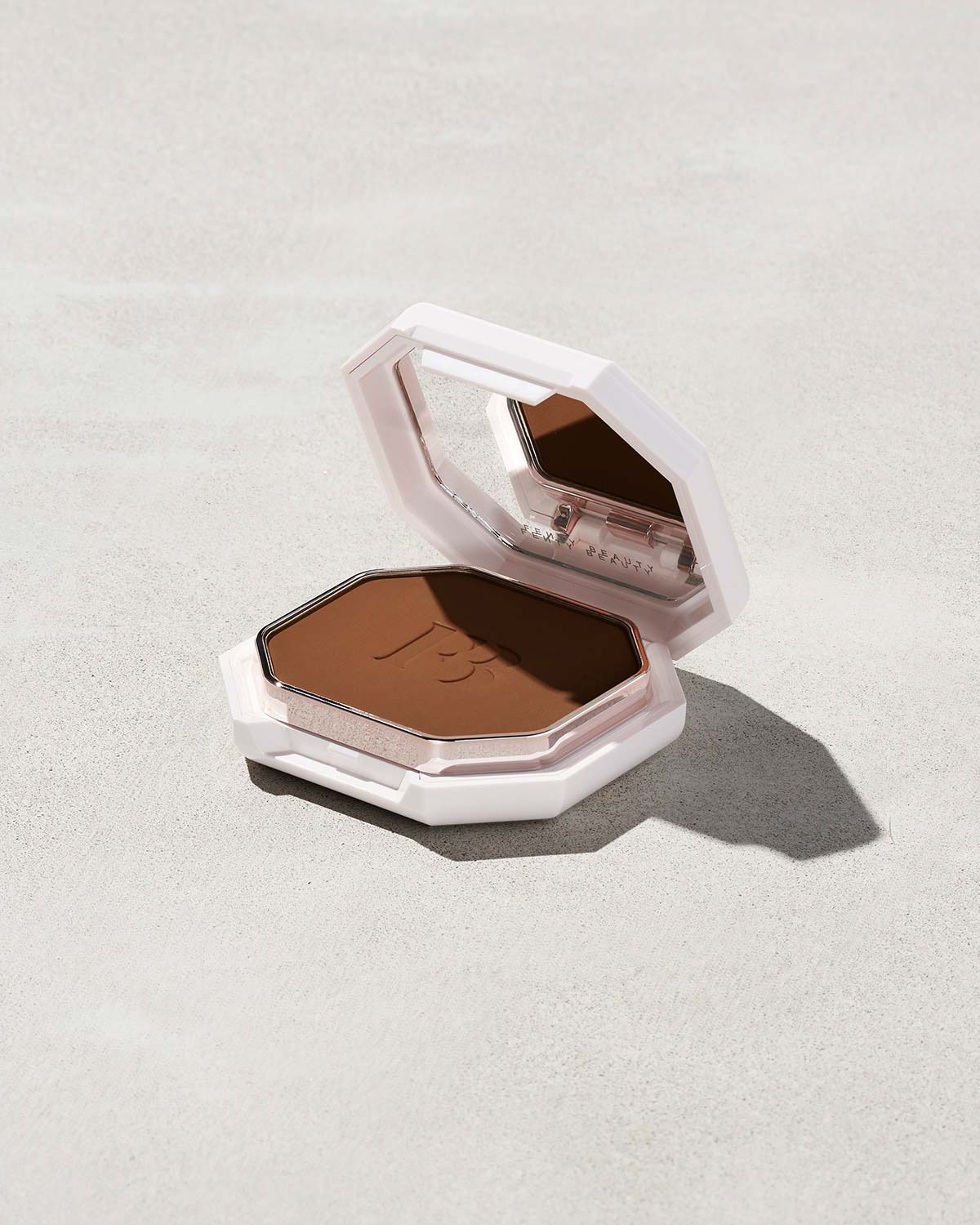 Pro Filt'r Soft Matte Powder Foundation shown in shade 440