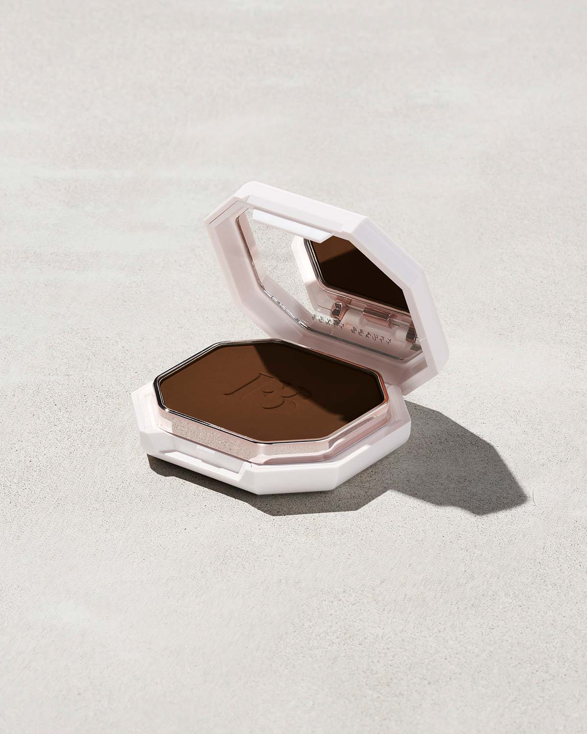 Pro Filt'r Soft Matte Powder Foundation shown in shade 490